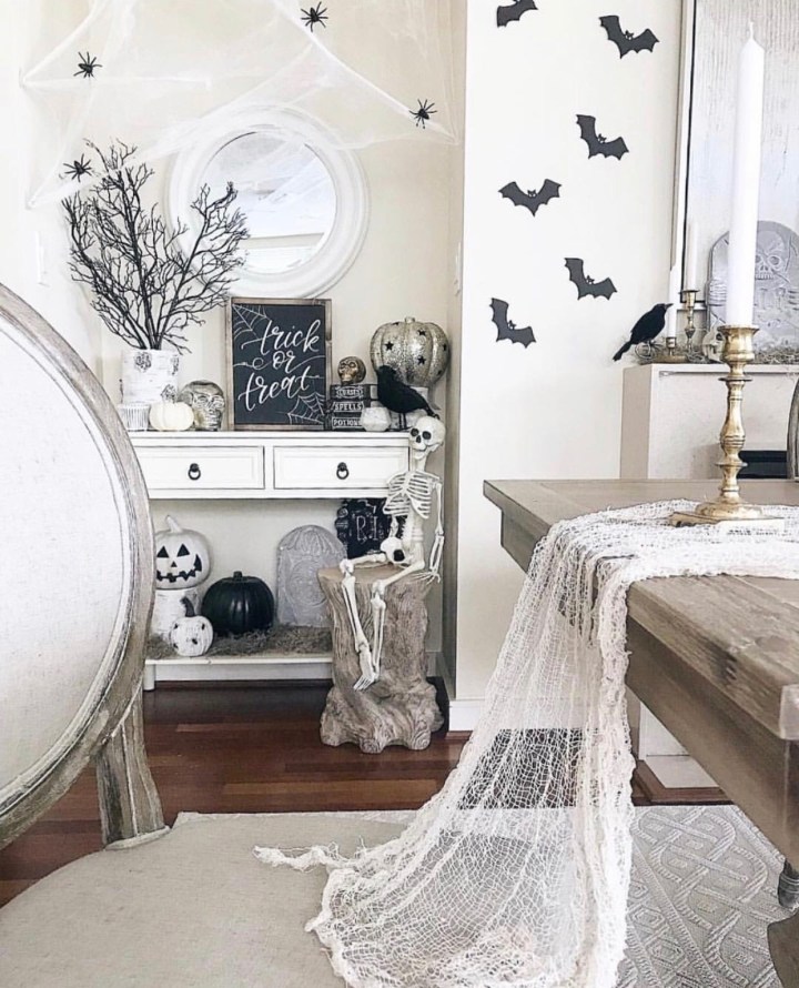 Halloween decor trends flying paper bats