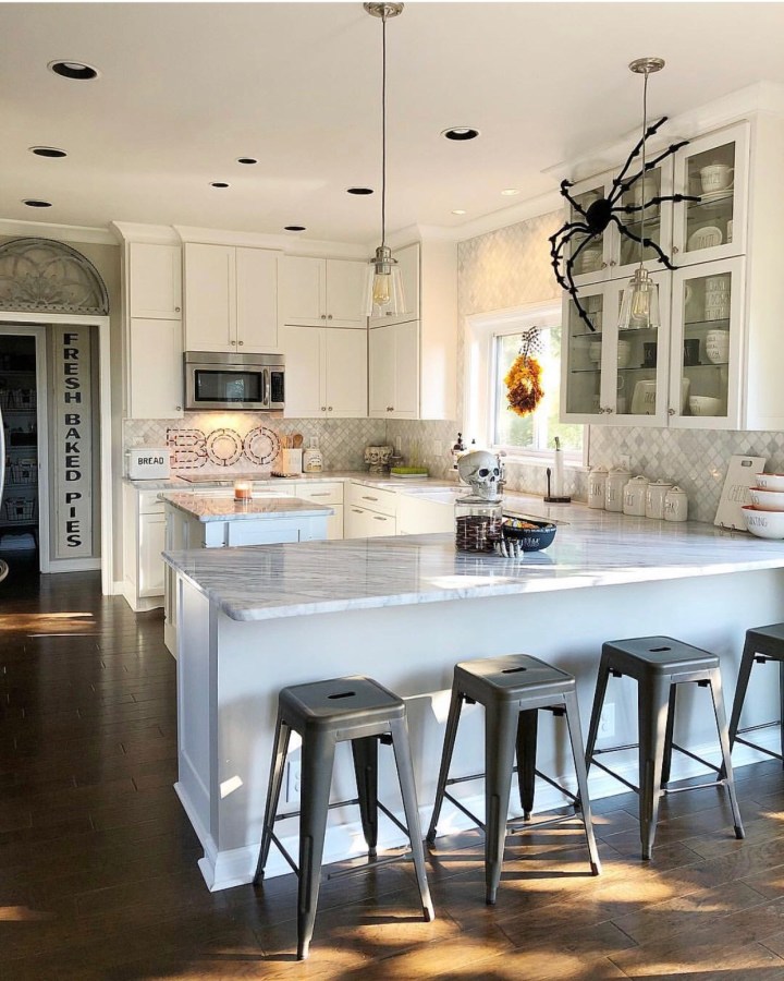 Halloween decor trends flying paper bats Halloween mantle Spiders