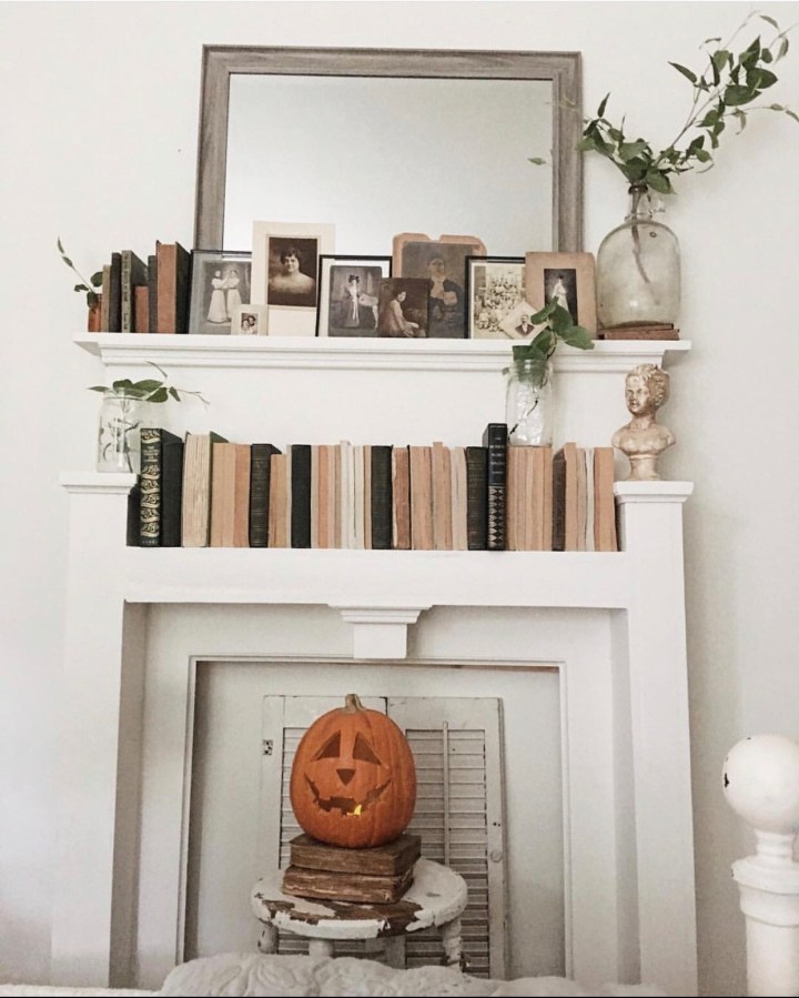 Halloween decor trends flying paper bats Halloween mantle