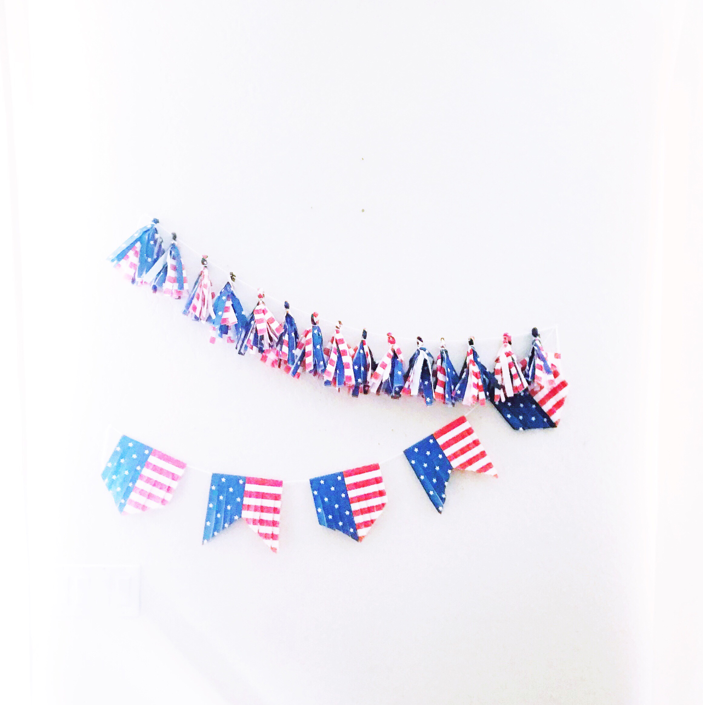 DIY paper napkin garland, DIY Paper Napkin tassels garland, DIY 4th of July Banner, DIY 4th of July Garland, 4th of July decorations
