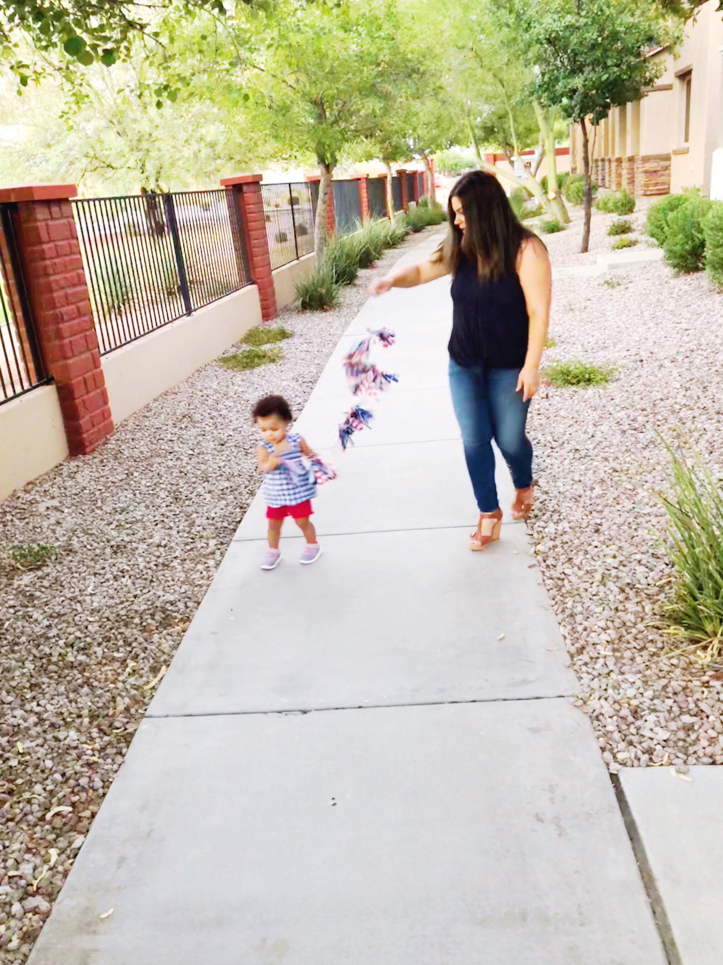 DIY paper napkin garland, DIY Paper Napkin tassels garland, DIY 4th of July Banner, DIY 4th of July Garland, 4th of July decorations
